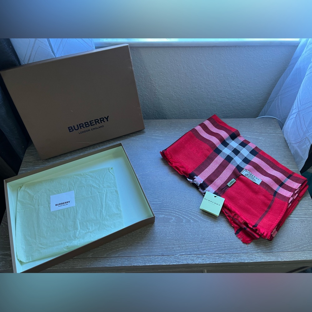 NWT BURBERRY red plaid 100% cashmere scarf with box